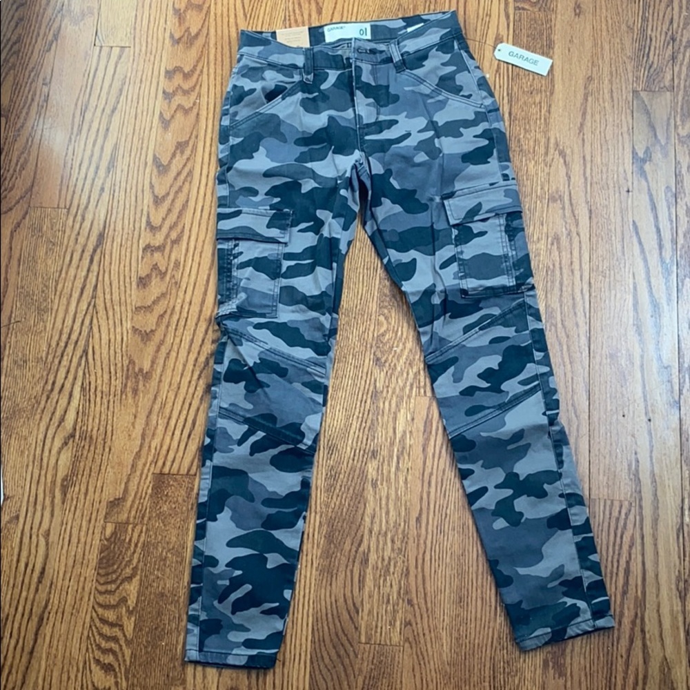 Garage mid-rise camo jeans
